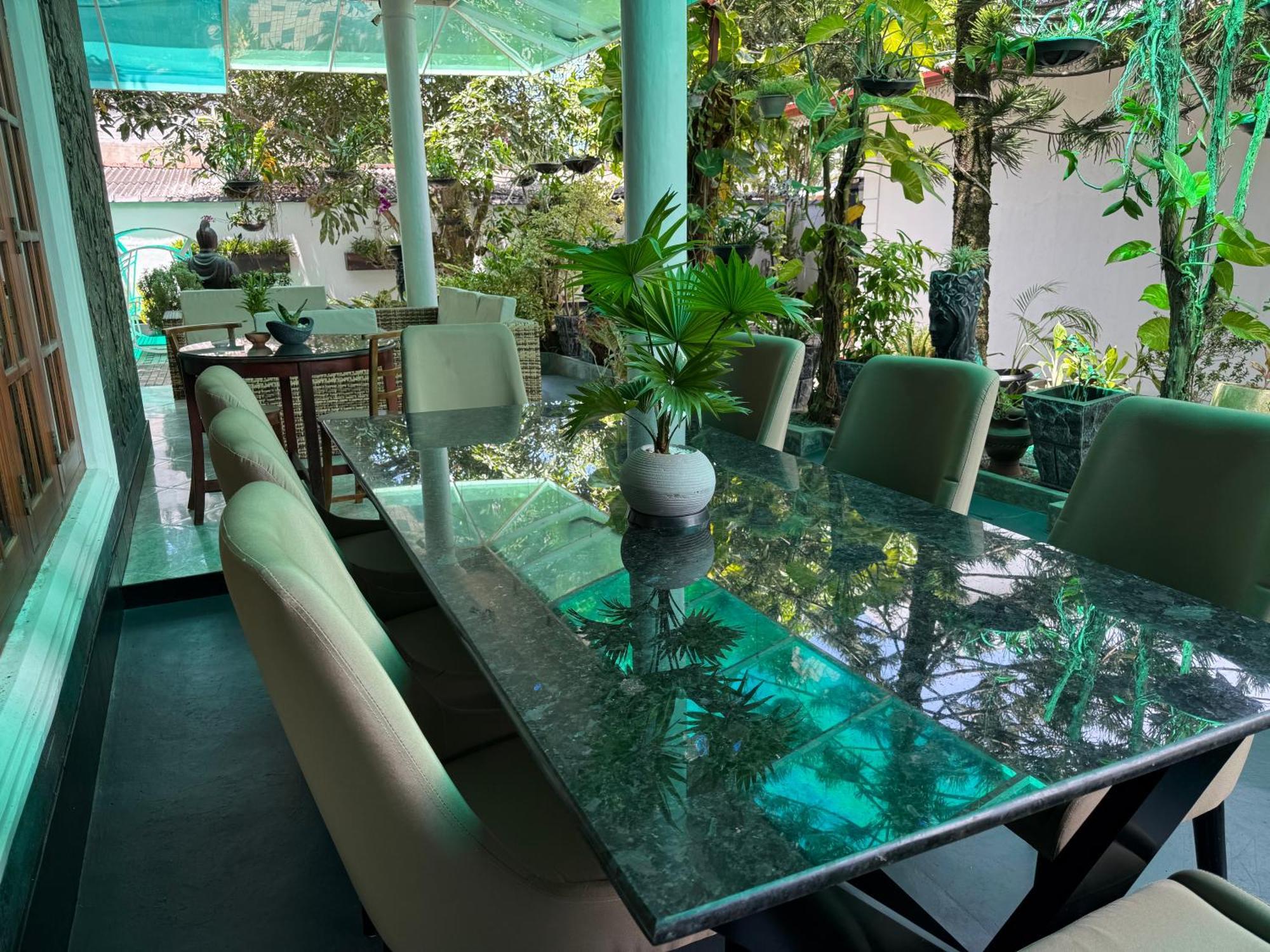 Avon Villa Hikkaduwa Exterior photo